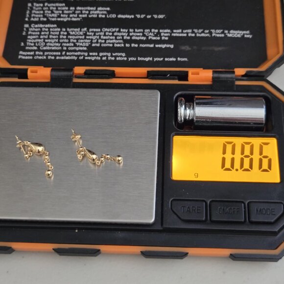 Gold dangling earring - Picture 16 of 17